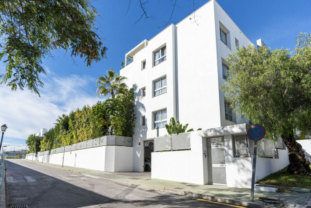 Middle Floor Apartment Estepona Málaga - image 27