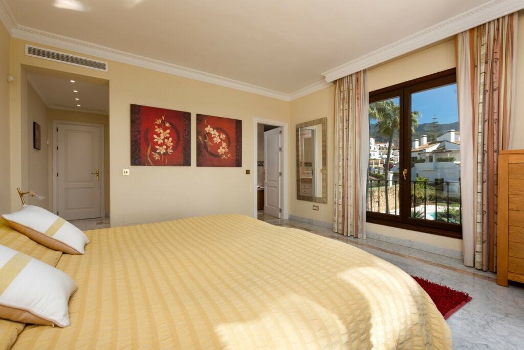 Middle Floor Apartment The Golden Mile Málaga - image 27