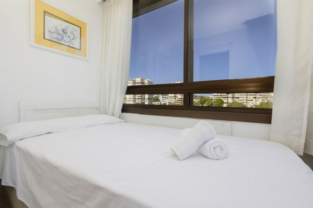 Middle Floor Apartment Playamar Málaga - image 27