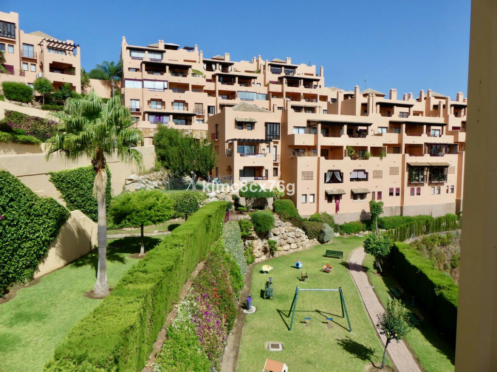 Middle Floor Apartment Calahonda Málaga - image 27