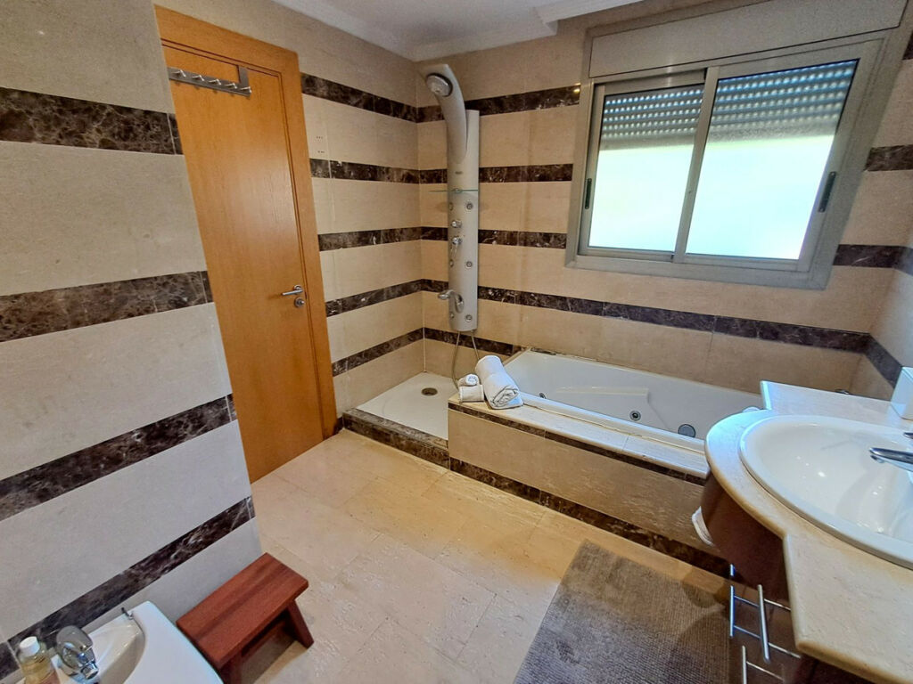 Townhouse Nagüeles Málaga - image 27