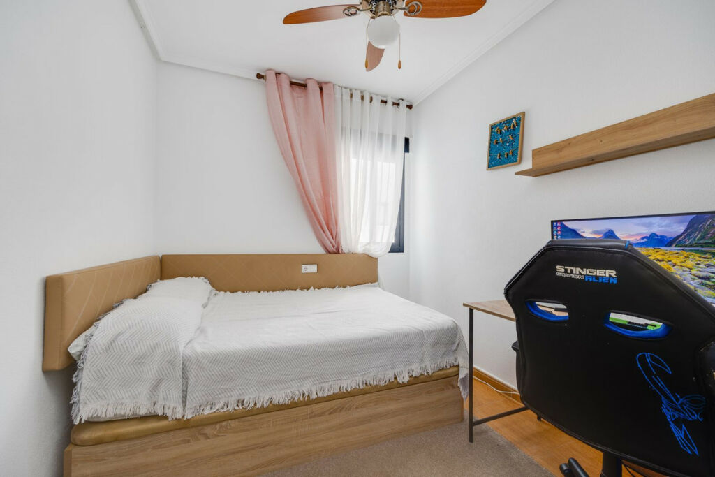 Middle Floor Apartment Torrevieja Alicante - image 27
