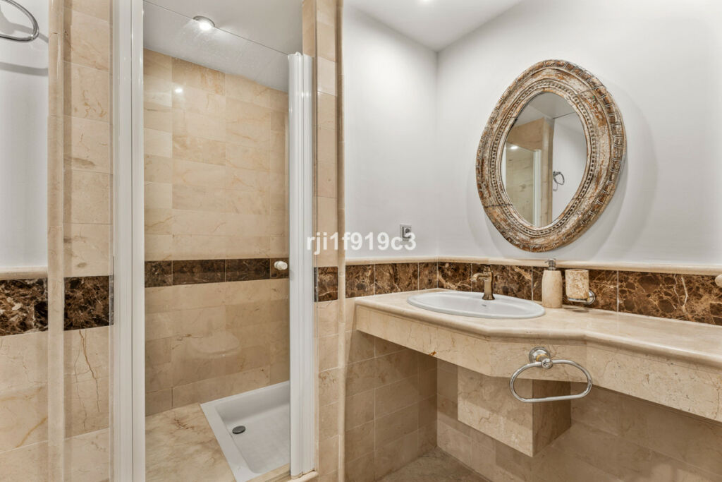 Middle Floor Apartment Elviria Málaga - image 27