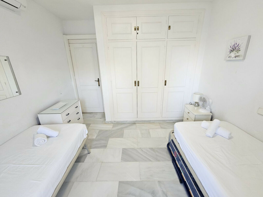 Middle Floor Apartment Calahonda Málaga - image 24