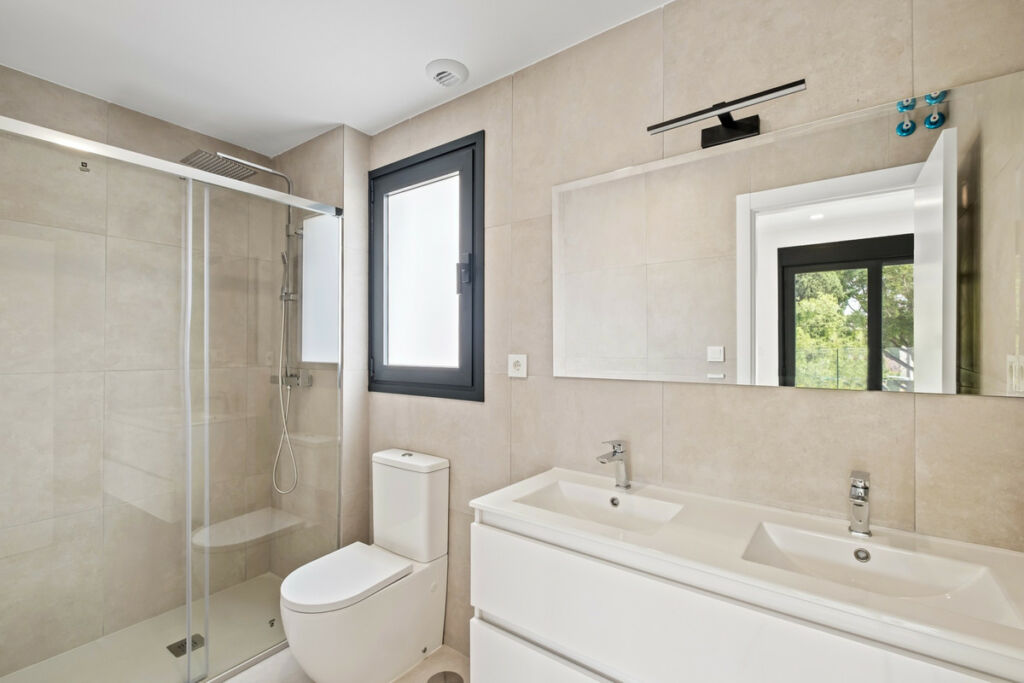 Middle Floor Apartment Montemar Málaga - image 28