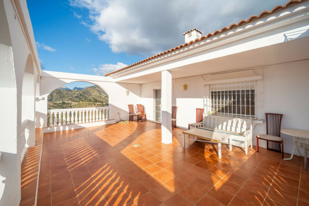 Detached Villa La Viñuela Málaga - image 28