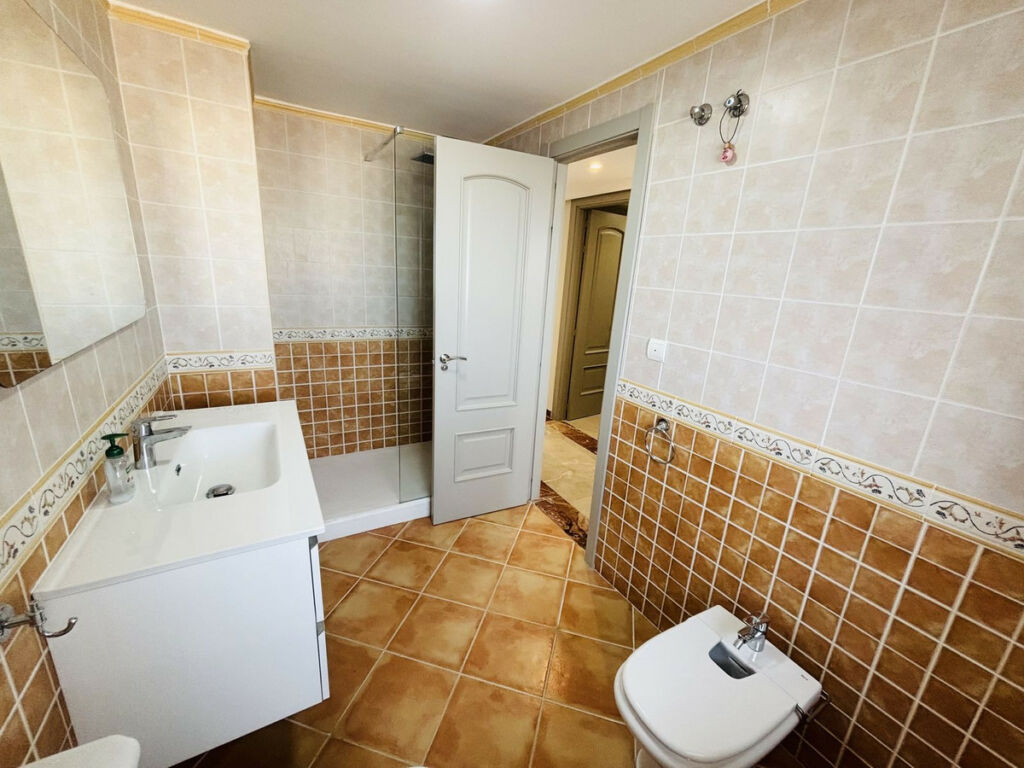 Middle Floor Apartment Benalmadena Málaga - image 28