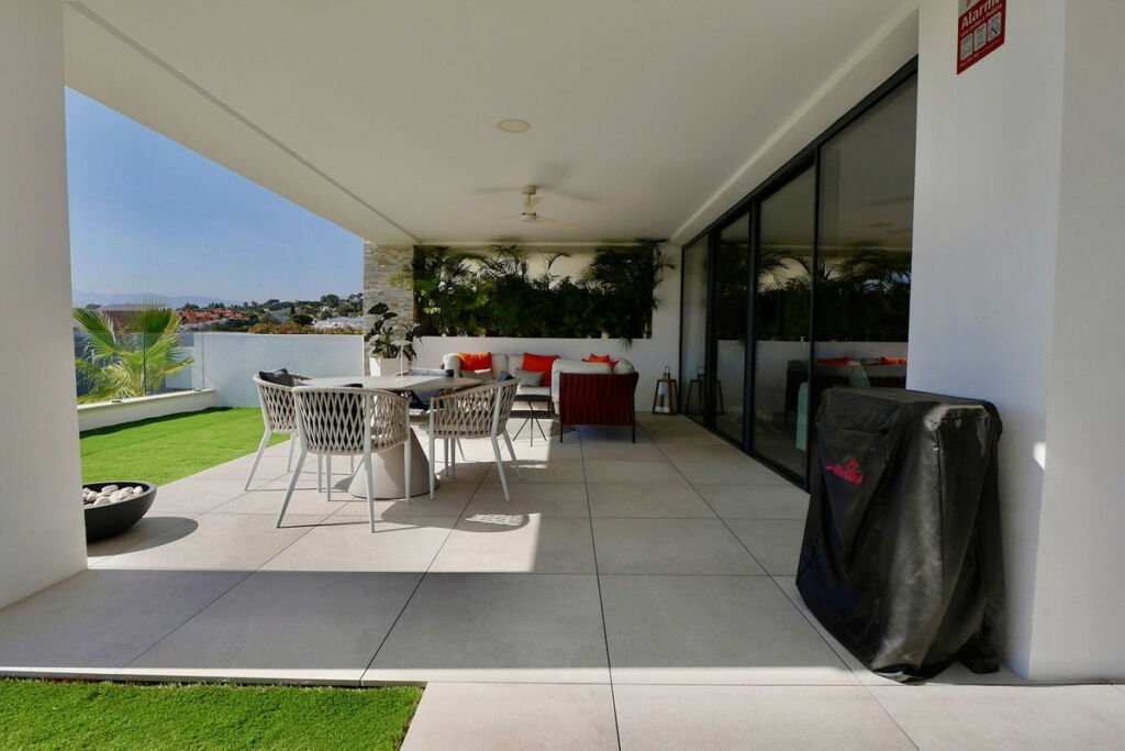 Middle Floor Apartment Cabopino Málaga - image 27