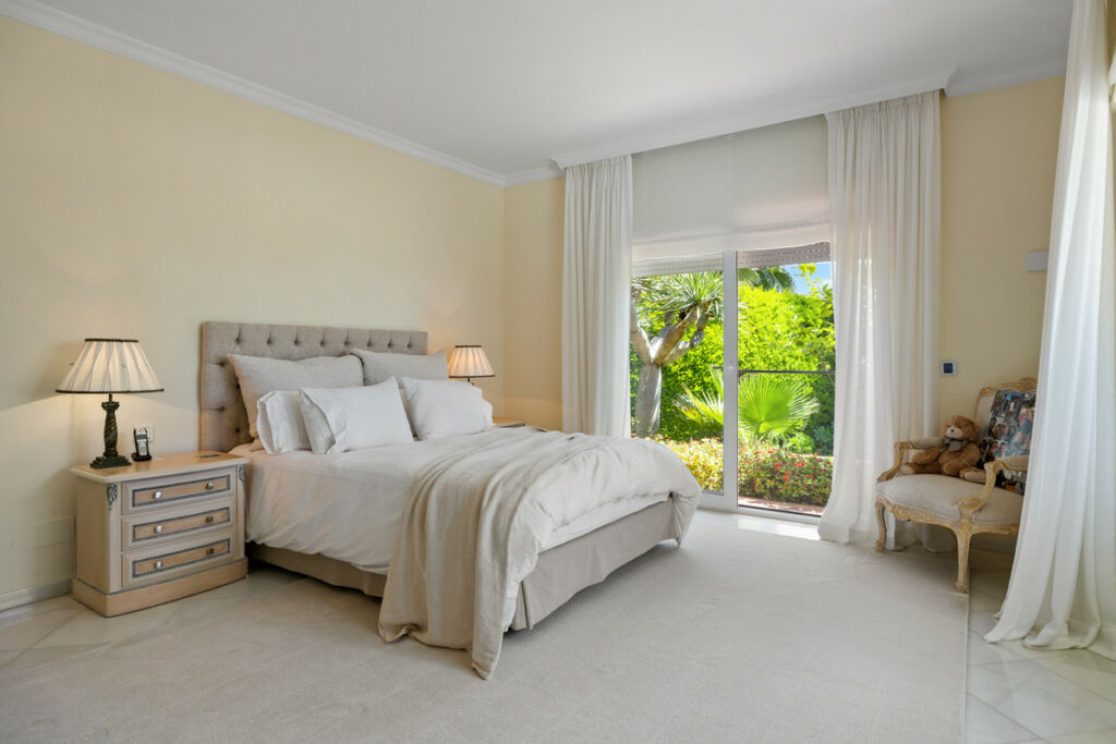 Detached Villa Nueva Andalucía Málaga - image 28
