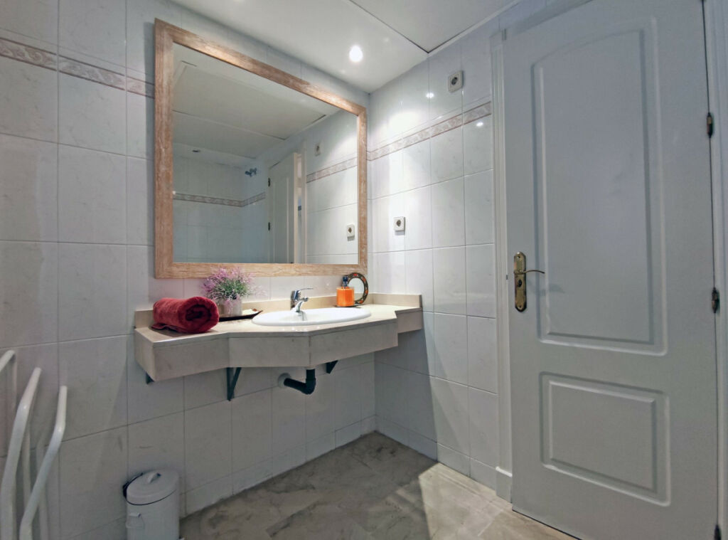 Middle Floor Apartment Puerto Banús Málaga - image 28
