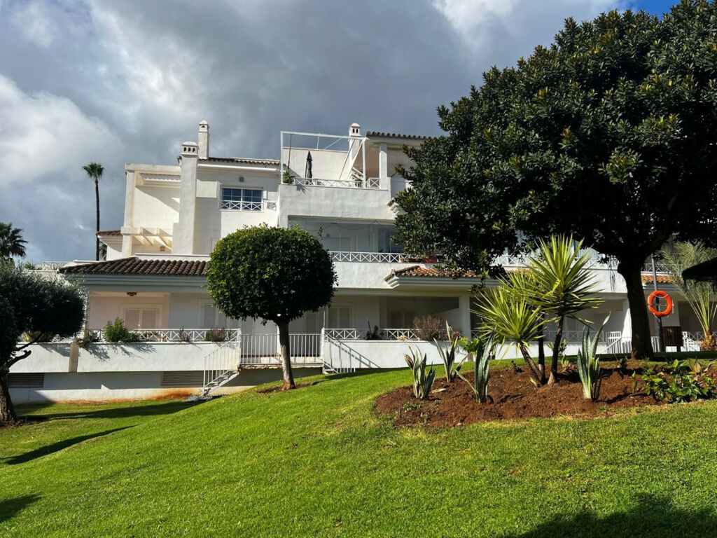 Middle Floor Apartment Río Real Málaga - image 28