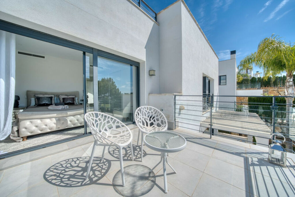 Detached Villa Estepona Málaga - image 28