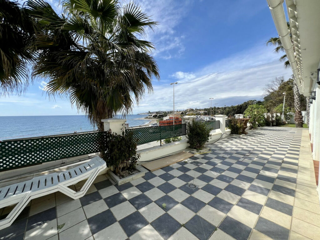 Detached Villa El Chaparral Málaga - image 28