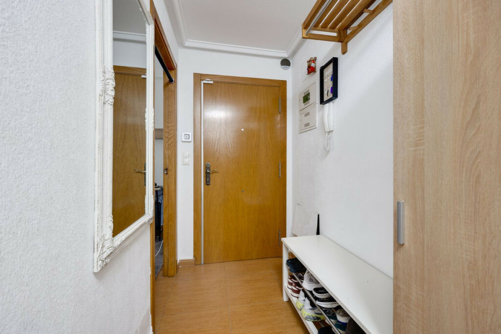 Middle Floor Apartment Torrevieja Alicante - image 28