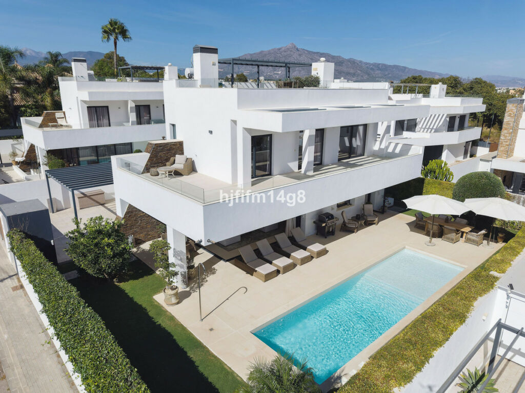 Detached Villa San Pedro de Alcántara Málaga - image 28