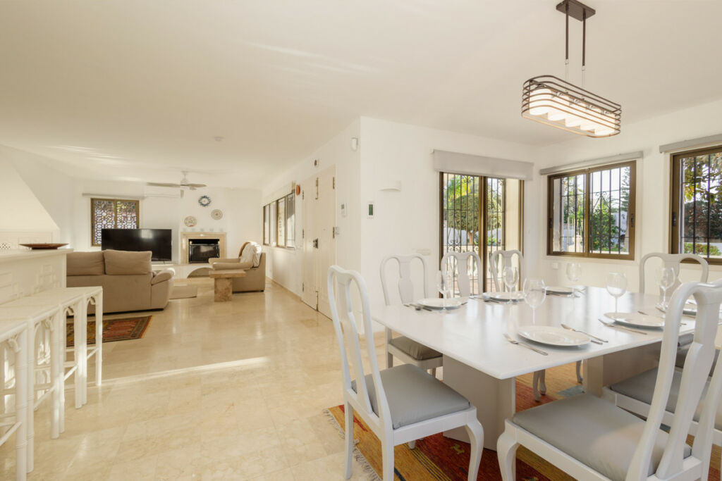 Detached Villa Las Chapas Málaga - image 28