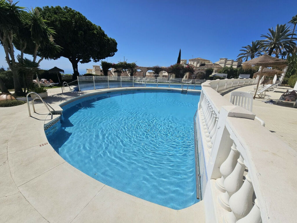 Penthouse Calahonda Málaga - image 28