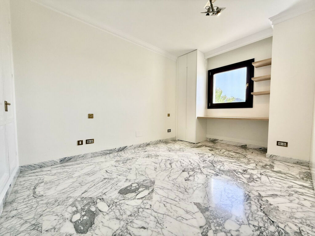 Middle Floor Apartment The Golden Mile Málaga - image 28