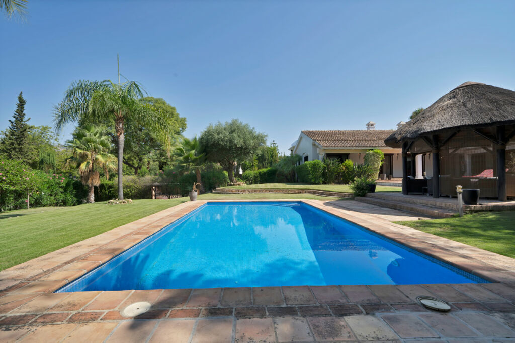 Detached Villa Estepona Málaga - image 28