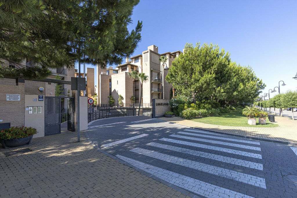 Middle Floor Apartment Estepona Málaga - image 28