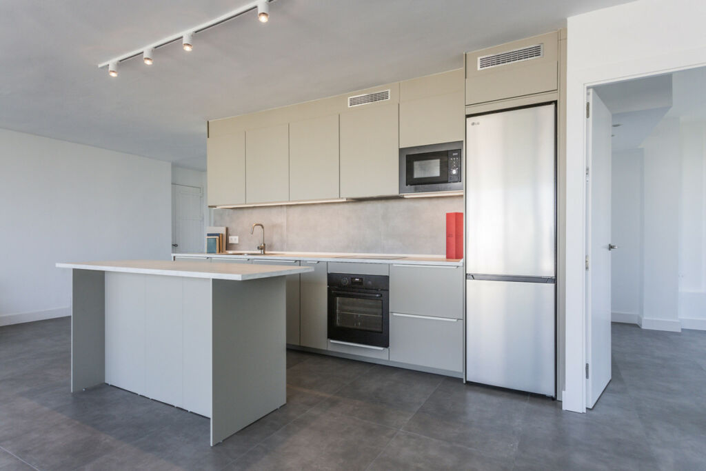 Middle Floor Apartment Río Real Málaga - image 28