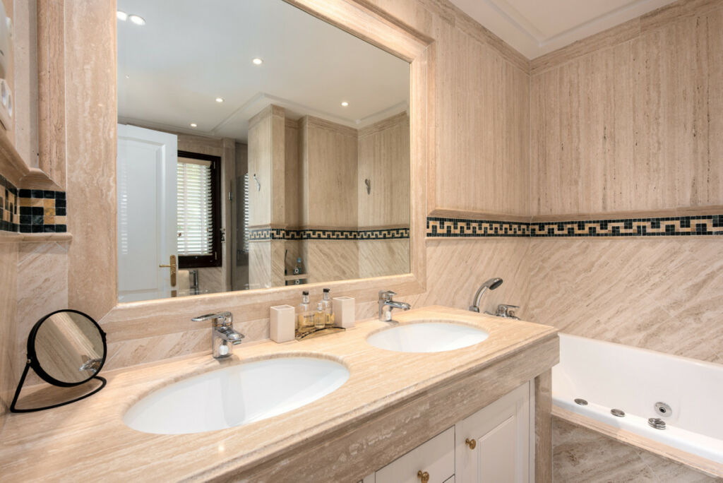 Middle Floor Apartment The Golden Mile Málaga - image 28