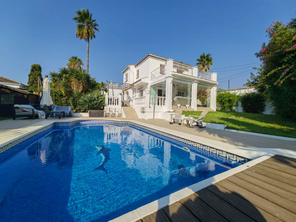 Detached Villa Estepona Málaga - image 28
