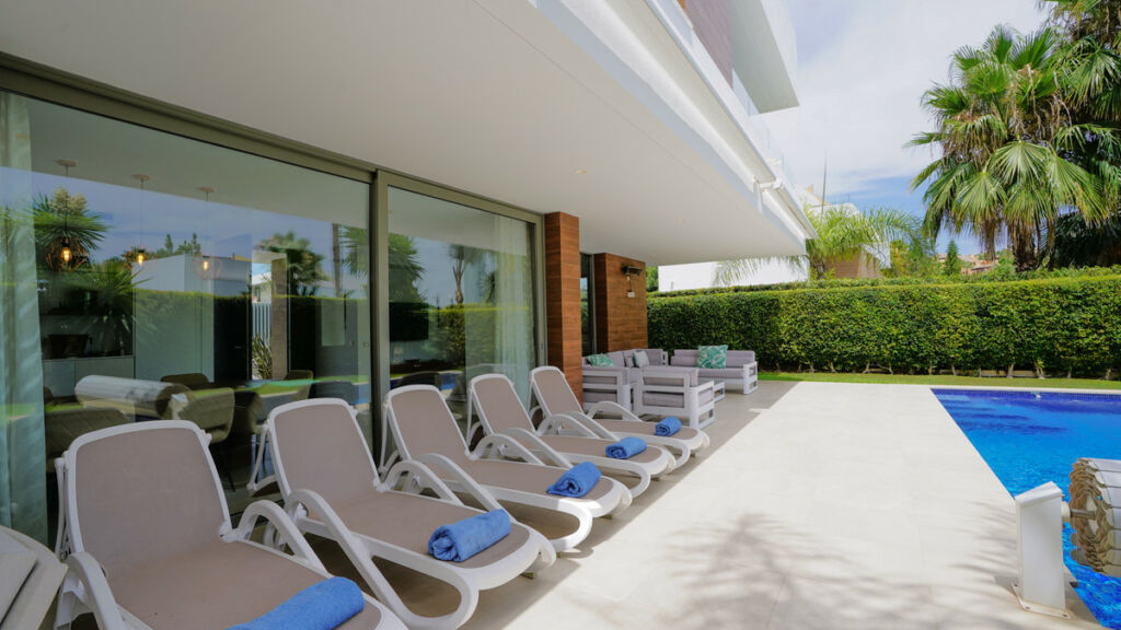 Detached Villa Estepona Málaga - image 28