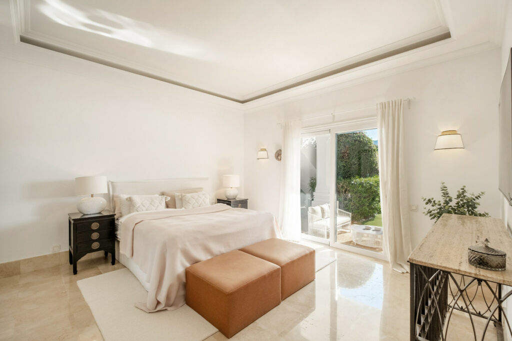 Detached Villa Aloha Málaga - image 28