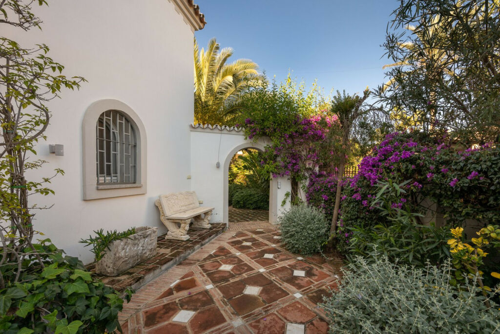 Detached Villa Marbesa Málaga - image 28