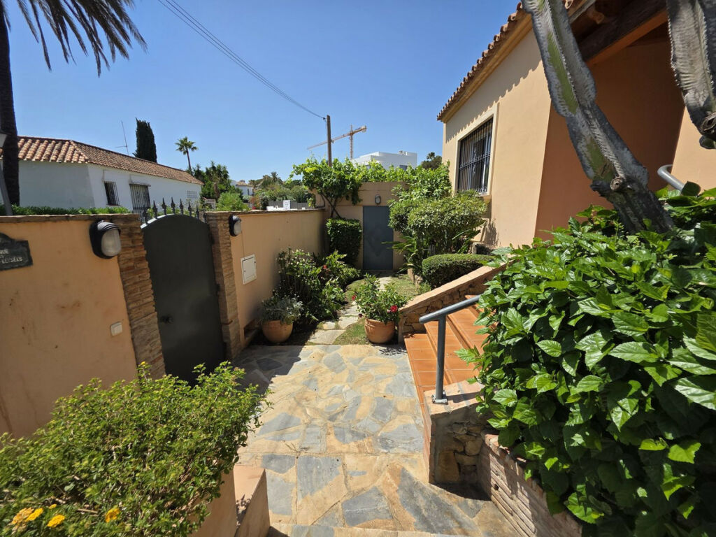 Detached Villa Marbesa Málaga - image 28