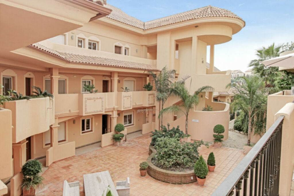 Ground Floor Apartment Aloha Málaga - image 28