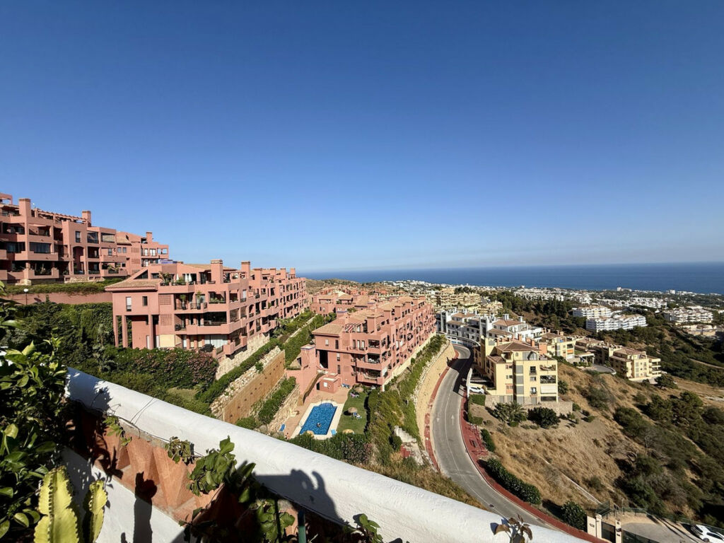 Penthouse Calahonda Málaga - image 28