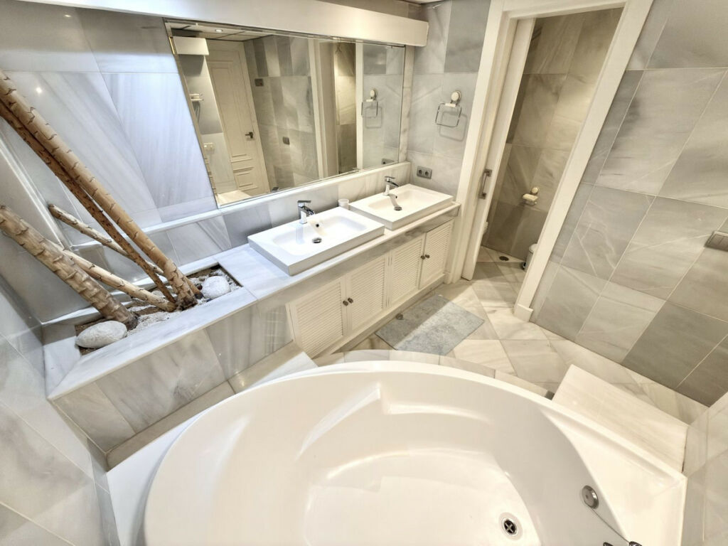 Duplex Puerto Banús Málaga - image 27