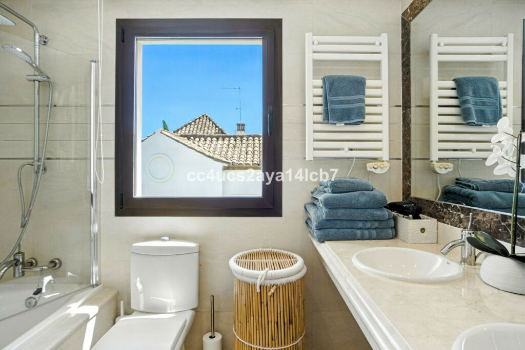 Detached Villa Estepona Málaga - image 29