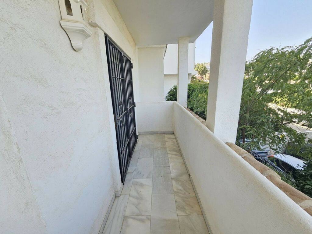 Middle Floor Apartment Calahonda Málaga - image 28