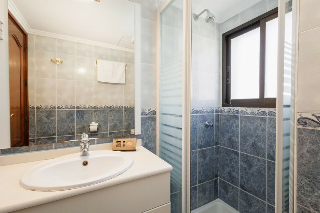 Middle Floor Apartment Playamar Málaga - image 29