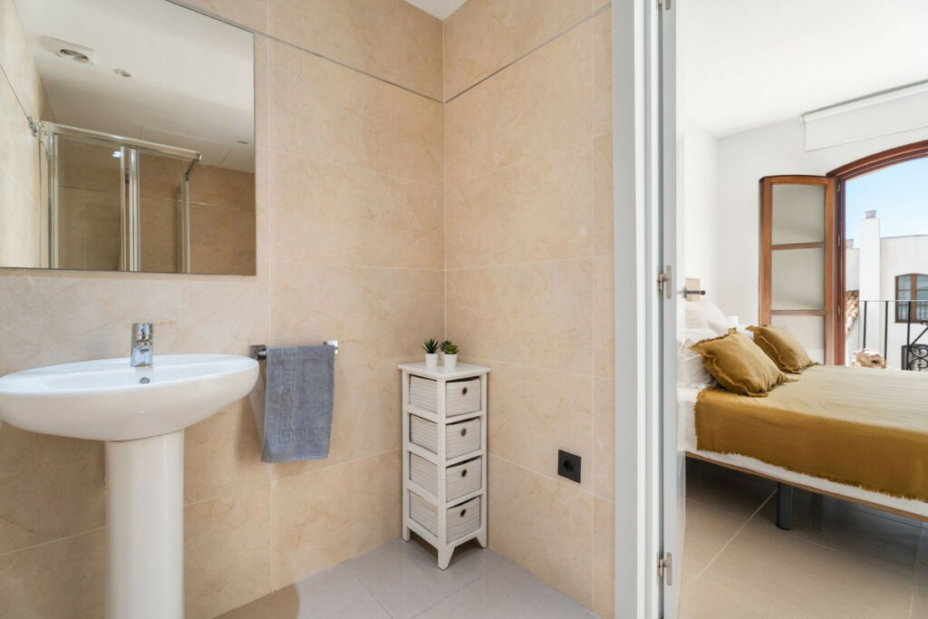 Middle Floor Apartment Puerto Banús Málaga - image 29