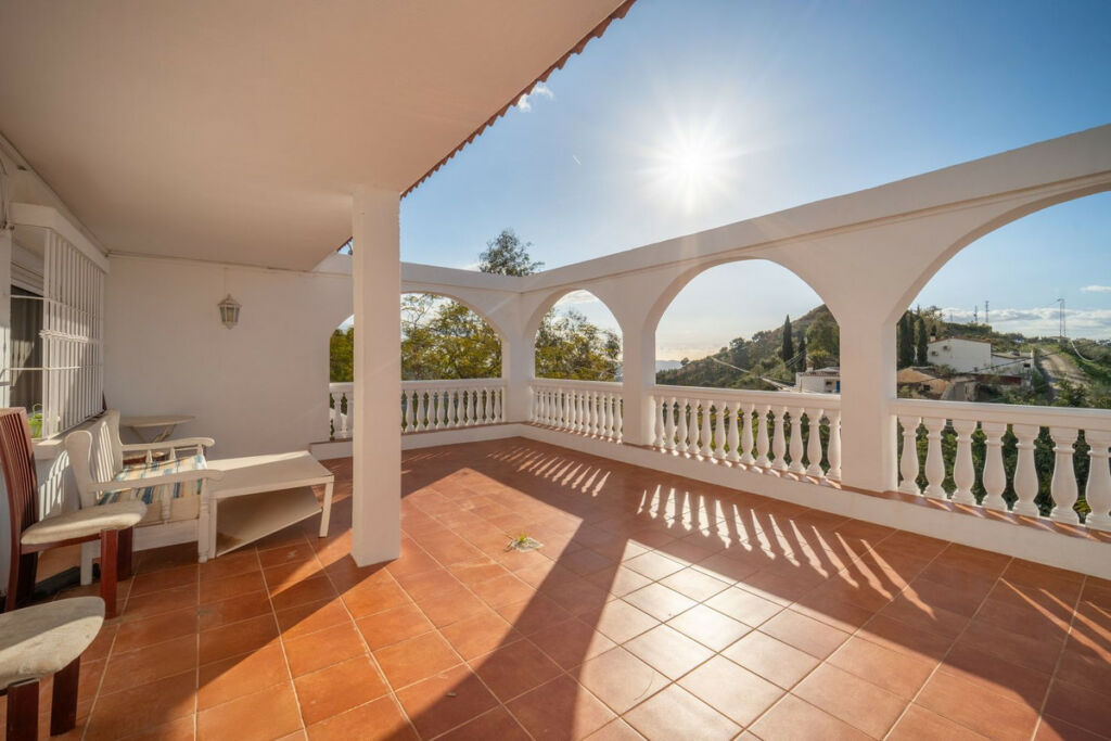 Detached Villa La Viñuela Málaga - image 29