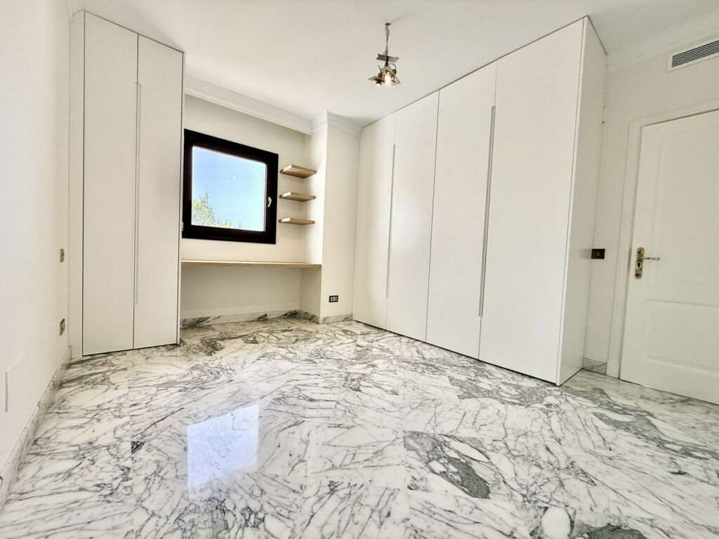 Middle Floor Apartment The Golden Mile Málaga - image 29