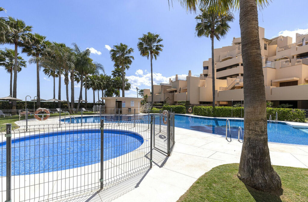 Middle Floor Apartment Estepona Málaga - image 29