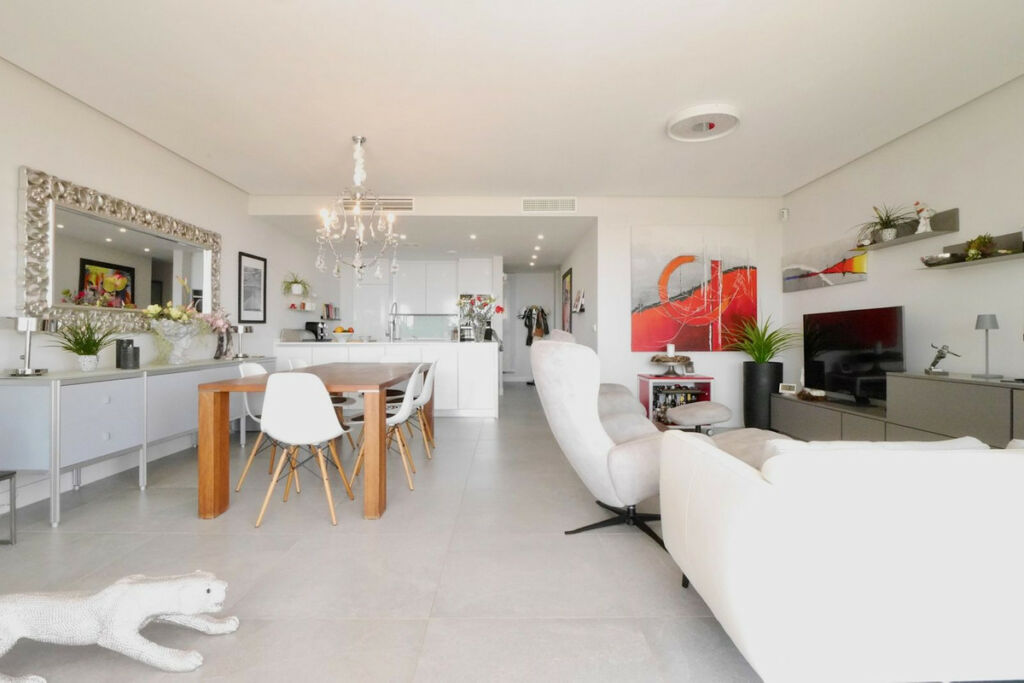 Middle Floor Apartment Cabopino Málaga - image 28