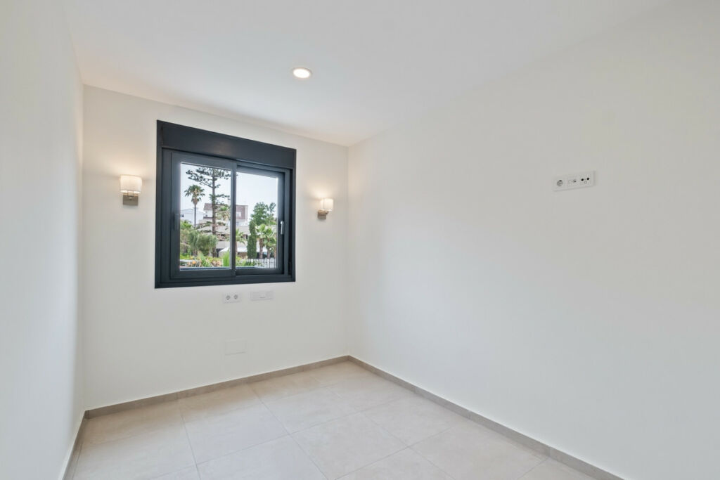 Middle Floor Apartment Montemar Málaga - image 29