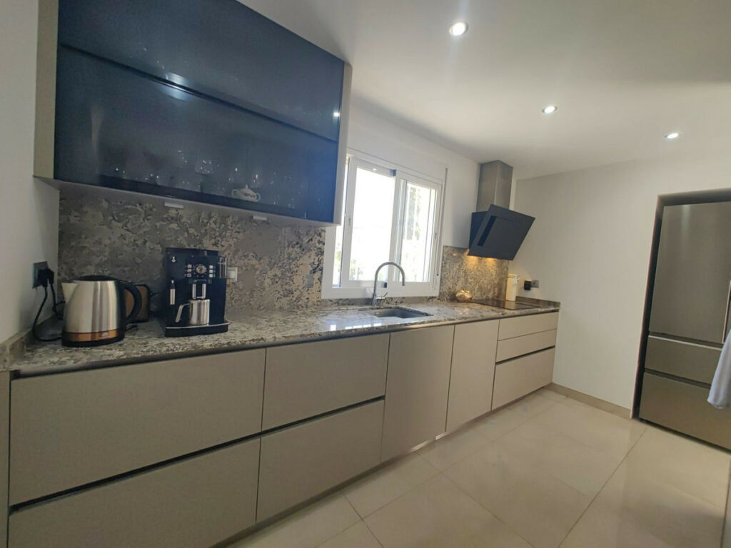 Detached Villa Estepona Málaga - image 29