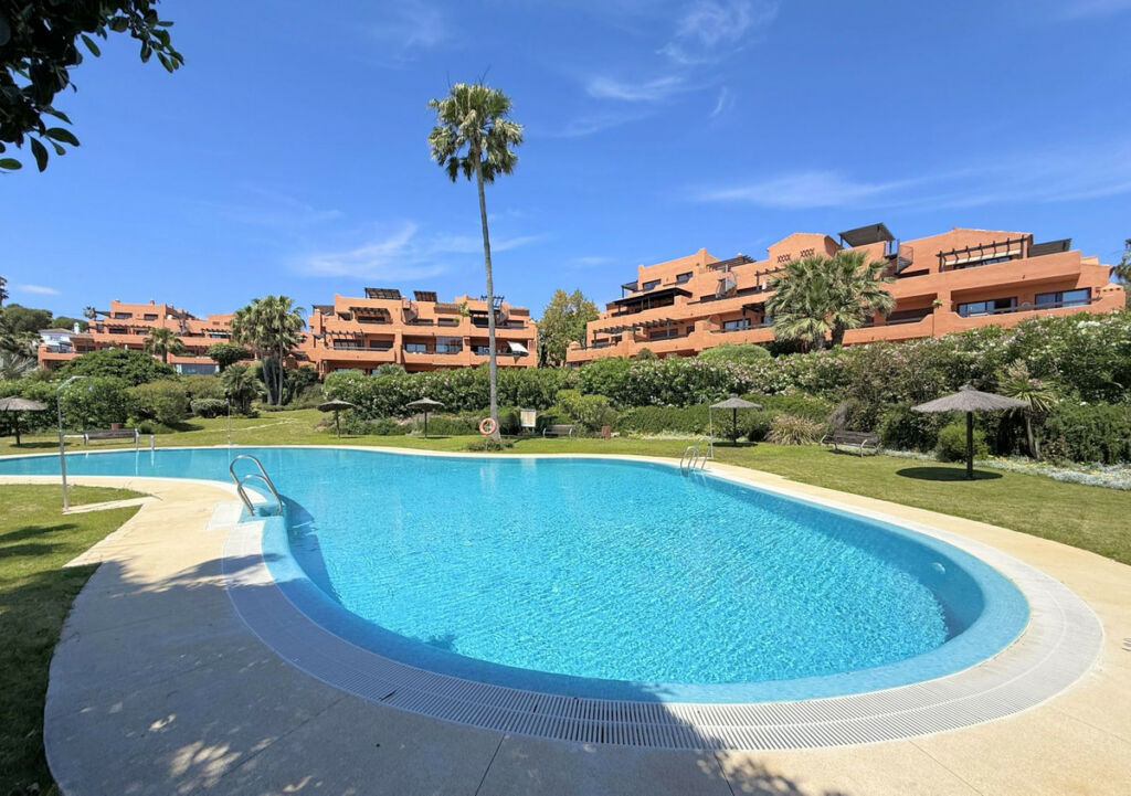 Middle Floor Apartment Estepona Málaga - image 29