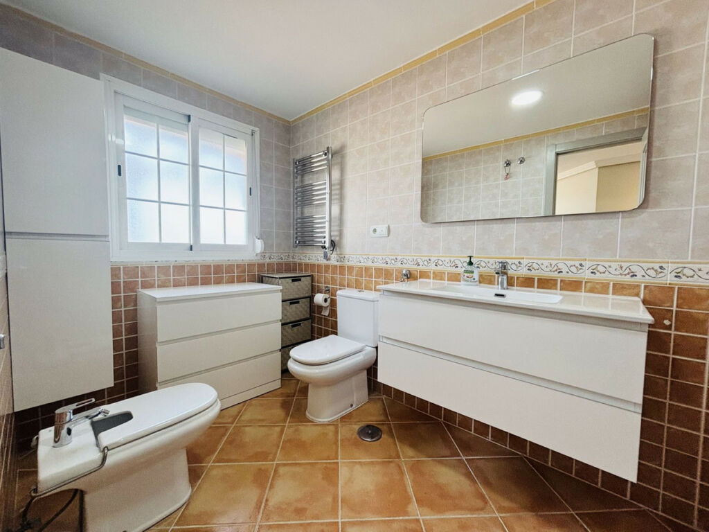 Middle Floor Apartment Benalmadena Málaga - image 29