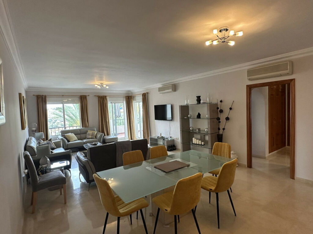 Middle Floor Apartment La Cala Hills Málaga - image 3