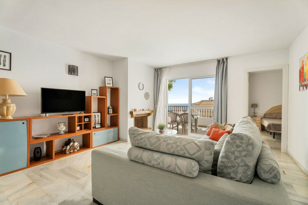 Middle Floor Apartment Riviera del Sol Málaga - image 3