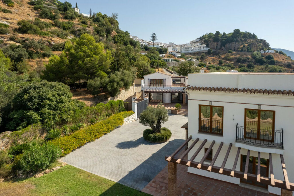 Detached Villa Mijas Málaga - image 3