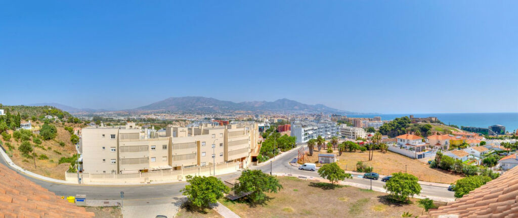 Penthouse Fuengirola Málaga - image 3